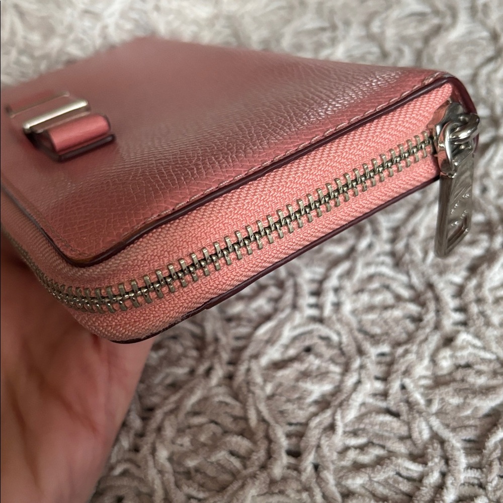๐3/$20 Coach long leather zip around wallet - Picture 4 of 17